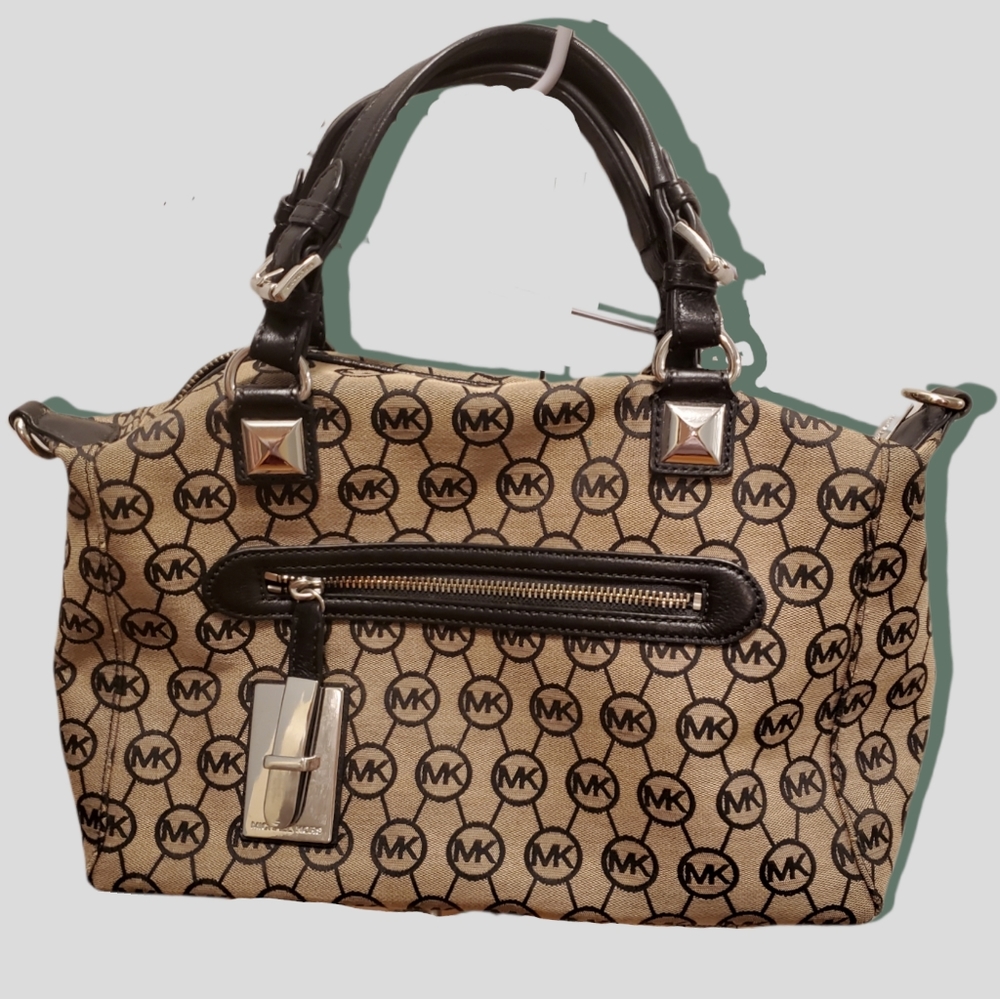 Michael Kors Large Signature Calista Satchel in Black/Beige